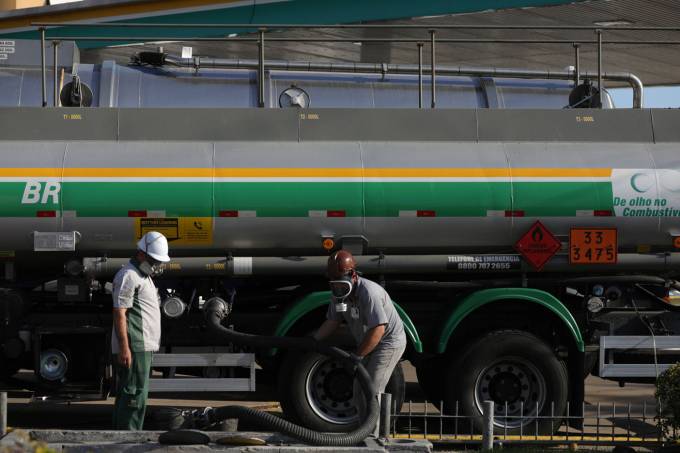 Petrobras reduz em 3,14% preço da gasolina; queda no mês é de 13,58%